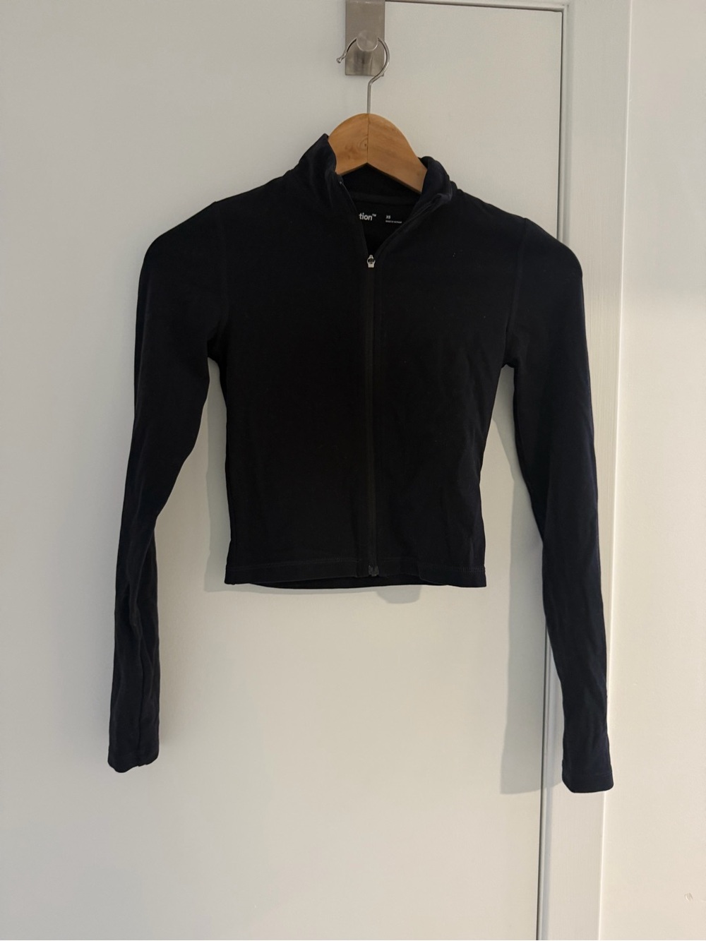 Aritzia Black Zip-Up Fitted Jacket